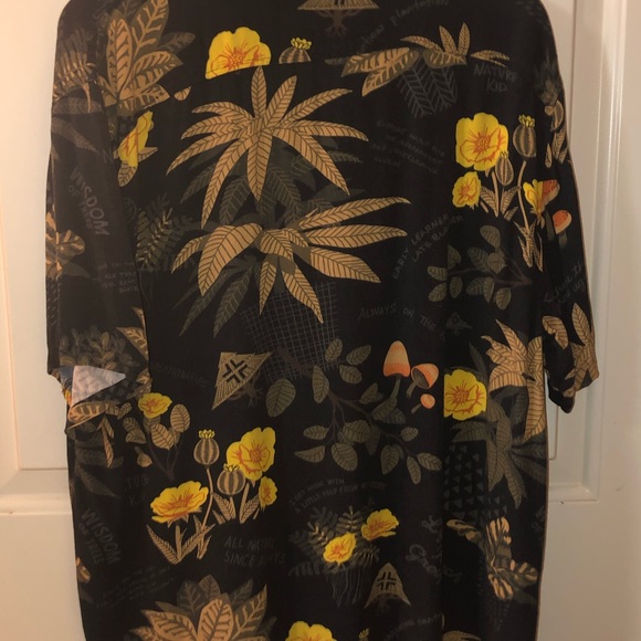 Lrg button down - Picture 10 of 10